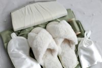 Aamutossut luonnonvalkoinen