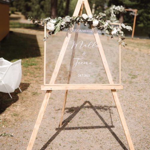 Iso puinen kolmijalka Iso puinen kolmijalka