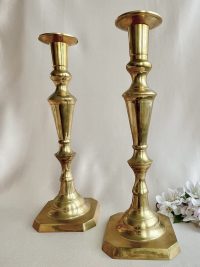 Messinkikynttilänjalat